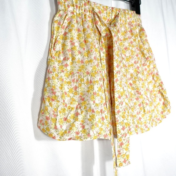 Juniors' SO Tie-Front Ruffled Tiered High Rise Short Yellow Floral - Picture 3 of 9